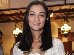 Ketakutan Atiqah Hasiholan Saat Memilih Penata Rambut