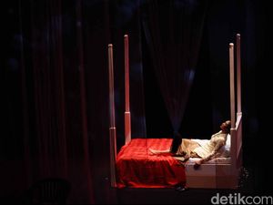 Monolog Adalah: Sejarah, Ciri, Jenis, dan Contohnya