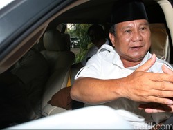 Kelakar Prabowo: Kadang-kadang Dukun Lebih Ampuh dari Dokter