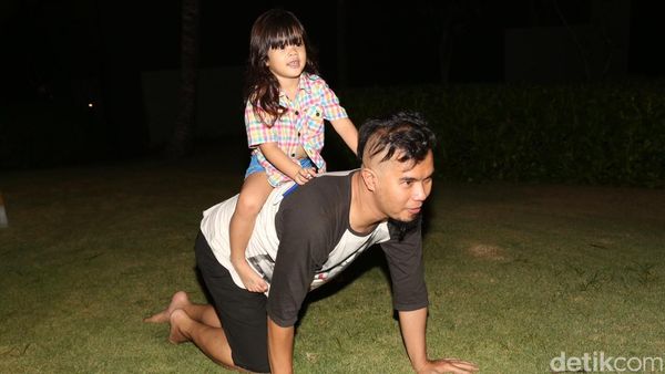 Melihat Lagi Kebersamaan Ahmad Dhani dan Anak-anaknya