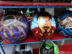 Tips Bersih-bersih Helm Agar Tidak Bau Apek