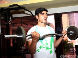 10 Selebriti Cowok Bertubuh Atletis 2015