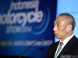 Gunadi Sindhuwinata dan Dasi Mobil-motornya