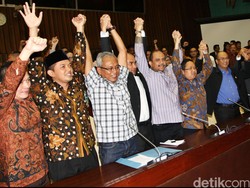 Rebutan Kursi Berujung DPR Tandingan dan Penundaan Gaji Wakil Rakyat