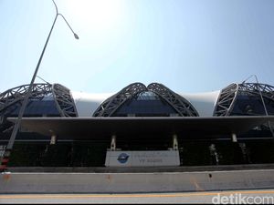 Turis AS Terjebak 10 Hari di Bandara Bangkok gegara Harga Tiket Naik