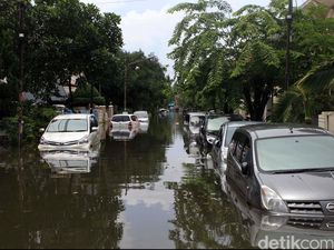 Mau Beli Mobil Bekas? Kenali Tanda Pernah Terendam Banjir