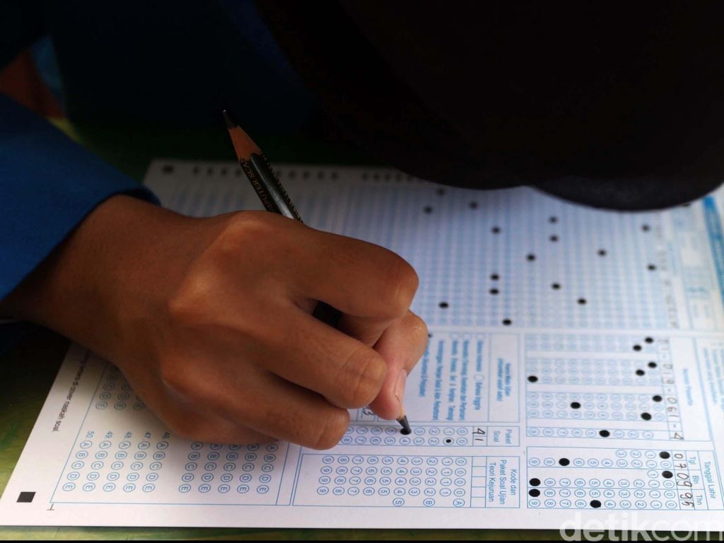 Terkendala Fasilitas, 5 Sekolah di Tanjungpinang Gelar UN Berbasis Kertas Terkendala Fasilitas, 5 Sekolah di Tanjungpinang Gelar UN Berbasis Kertas