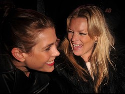 7 Manfaat Sehat yang Bisa Didapat Hanya dengan Tertawa