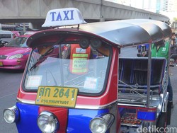 Kena Sial! Sopir Tuk-Tuk Didenda Saat Joget Bersama Turis