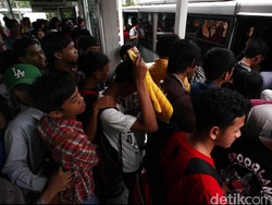 Efek Ganjil Genap, Penumpang Bus TransJ Bertambah Tapi Armada Bus Tidak
