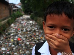 Buang Sampah Sembarangan? Ahok: Pilih Saja Bayar Denda Atau Kerja Sosial