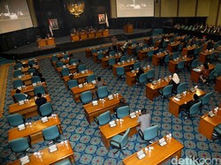 Paripurna RAPBD DKI 2018 Diwarnai Hujan Interupsi