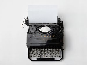 Asal Usul Penemuan Pola QWERTY pada Keyboard Asal Usul Penemuan Pola QWERTY pada Keyboard