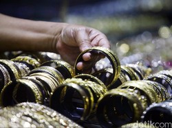 Kerap Tampil Mentereng, Ini Alasan Emak-emak Suka Pakai Gelang Emas