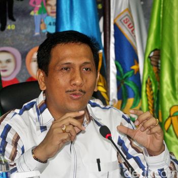 DPD menyanyangkan tidak diikutsertakan oleh Badan Legislasi DPR RI dalam pembahasan revisi UU MD3 oleh DPR RI. Ketua Panitia Perancang Undang-Undang DPD RI, Gede Pasek Suardika, didampingi wakil ketua PPUU, Afnan Hadikusumo (kiri) dan Anang Prihantoro (kanan)di Gedung Parlemen, Senayan Jakarta, Selasa (25/11/2014).