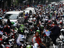 Buruh Minta UMP 2020 Naik 20%, Pengusaha: Tidak Realistis!