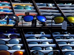 Wah! Studi Ini Sebut Kacamata Oranye bikin Tidur Lebih Nyenyak