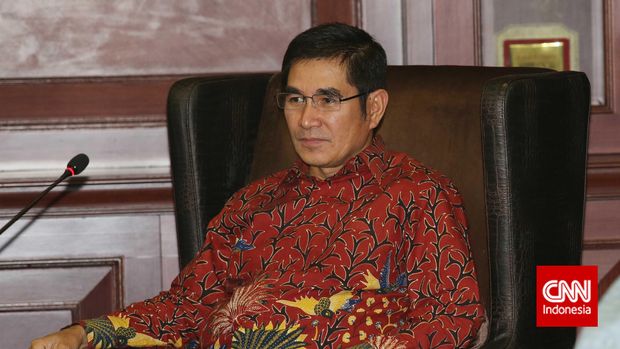 Ketua Mahkamah Konstitusi (MK) Hamdan Zoelva saat bertemu dengan Ketua BPK Harry Azhar Azis di Mahkamah Konstitusi Jakarta, Kamis, 27 November 2014. CNN Indonesia/Safir Makki