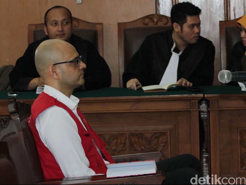 Bebas Usai Grasi Jokowi, Neil Bantleman Tetap Bantah Sodomi Siswa JIS Bebas Usai Grasi Jokowi, Neil Bantleman Tetap Bantah Sodomi Siswa JIS