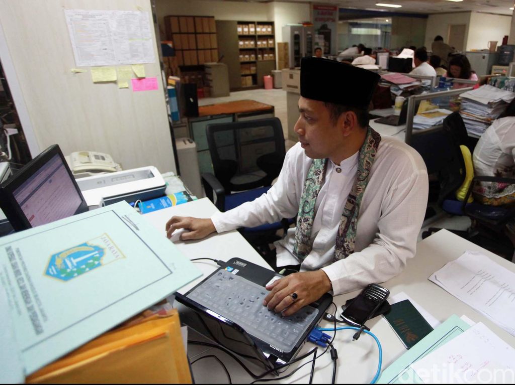 Ada Sanksi Buat PNS yang Bolos Upacara Hari Lahir Pancasila Ada Sanksi Buat PNS yang Bolos Upacara Hari Lahir Pancasila