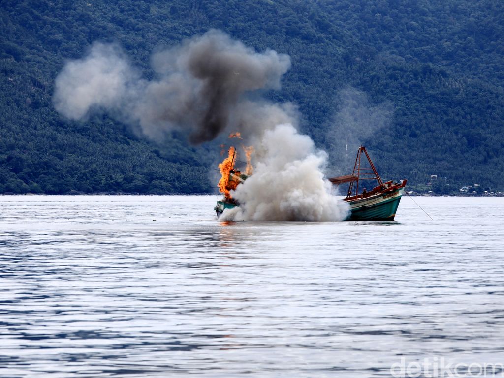 Begini Prosedur Kapal Maling Ikan Disidang Hingga Ditenggelamkan? Begini Prosedur Kapal Maling Ikan Disidang Hingga Ditenggelamkan?