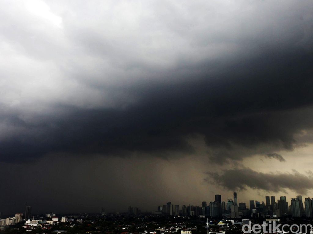 Di Langit Blora, Suara Misterius Terdengar Selama 15 Menit Di Langit Blora, Suara Misterius Terdengar Selama 15 Menit