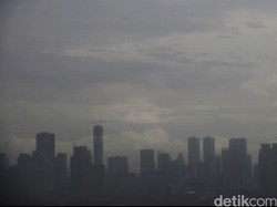 Angin Kencang Landa Jakarta