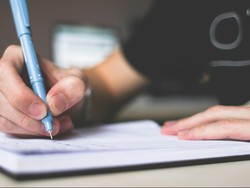 Kalimat Tidak Langsung: Pengertian, Ciri-ciri, dan Contohnya