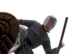 Tonjok Wajah Tahanan, Sipir Penjara AS Ditahan