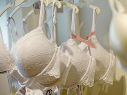 Ibu Pakai Bra Kawat, Adakah Pengaruhnya pada Aktivitas Menyusui?