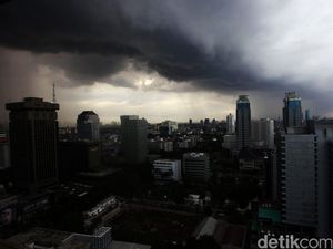 Waspadai Peringatan Dini Cuaca Ekstrem: Mojokerto, Pasuruan-Sidoarjo Siaga Waspadai Peringatan Dini Cuaca Ekstrem: Mojokerto, Pasuruan-Sidoarjo Siaga