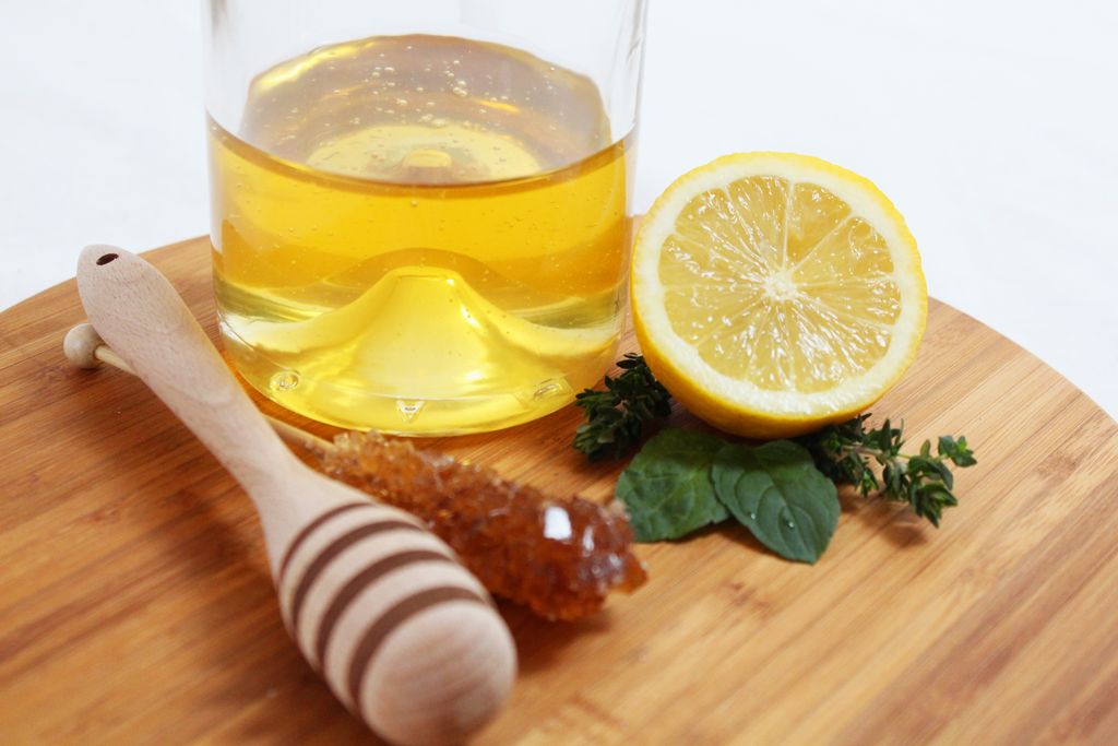 Ilustrasi Madu dan Lemon