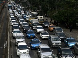 Sudah Kuduga! Macet di Ruas Cikampek karena Antrean di Rest Area