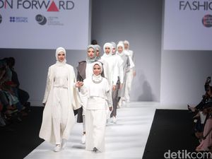 Restu Anggraini, Menembus Pasar Dunia dengan Busana Muslim High-Tech Restu Anggraini, Menembus Pasar Dunia dengan Busana Muslim High-Tech