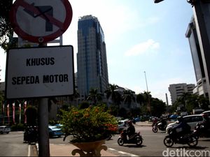 Disinggung Anies, Ini Aturan Larangan Motor di MH Thamrin yang Dibuat Ahok Disinggung Anies, Ini Aturan Larangan Motor di MH Thamrin yang Dibuat Ahok