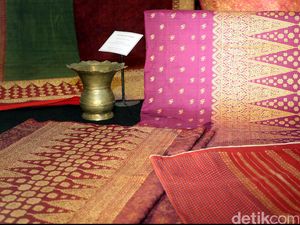Filosofi Kehidupan di Balik Songket Pucuk Rebung yang Dibeli Jokowi