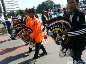 Kuda Lumping, Atraksi Makan Beling & Dirasuki Roh Halus