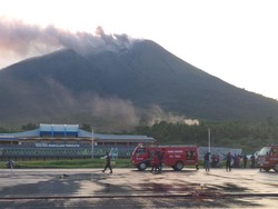 Gunung Gamalama di Ternate Malut Meletus