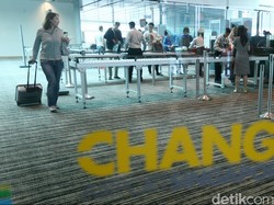 Video Bule Australia Rusuh di Bandara Changi