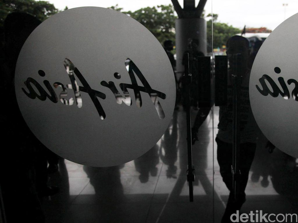 Bus AirAsia Kebakaran di Bandara Cengkareng, Tak Ada Korban Bus AirAsia Kebakaran di Bandara Cengkareng, Tak Ada Korban