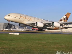 Epik! Perjuangan Pesawat Etihad Melawan Angin Saat Mendarat Epik! Perjuangan Pesawat Etihad Melawan Angin Saat Mendarat