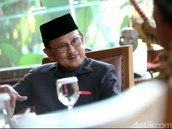 Jokowi Terus Pantau Kondisi Kesehatan BJ Habibie