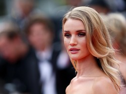 Cabuti Alis, Rosie Huntington-Whiteley Sempat Tidak Dapat Job Jadi Model