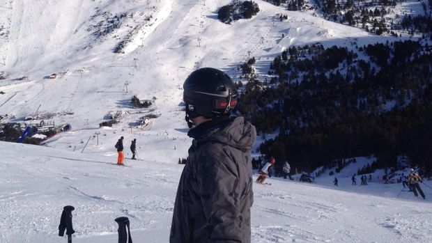 Ski di Andorra, Gunung Pyrenees, terletak antara Spanyol dan Perancis.