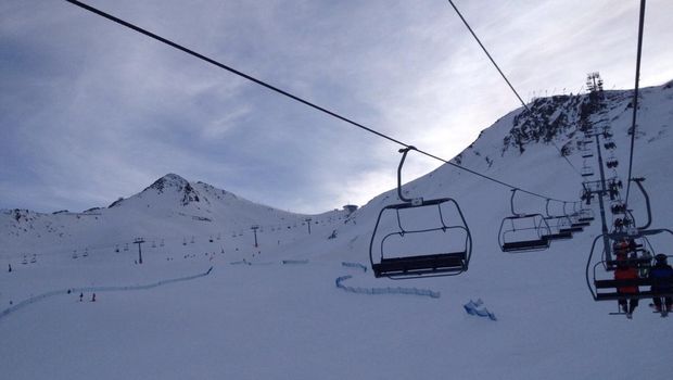 Ski di Andorra, Gunung Pyrenees, terletak antara Spanyol dan Perancis.