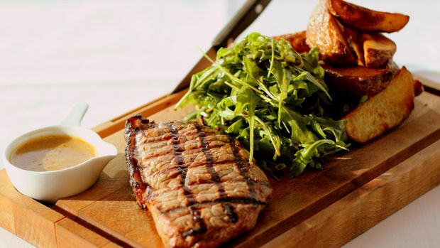 Ilustrasi hidangan steak