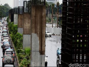 Djarot Minta PT Adhi Karya Bongkar Tiang Monorel di Rasuna Said