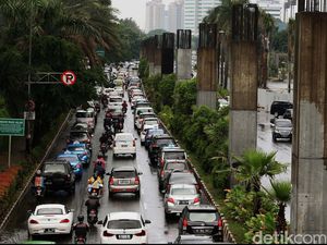 Tak Pakai Bekas Monorel, Kontraktor Bangun Tiang Baru untuk LRT