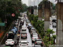 Tak Pakai Bekas Monorel, Kontraktor Bangun Tiang Baru untuk LRT