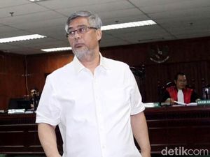 Pantau Pemungutan Suara di Buton, Akil Mochtar Minta Hotel Terbaik